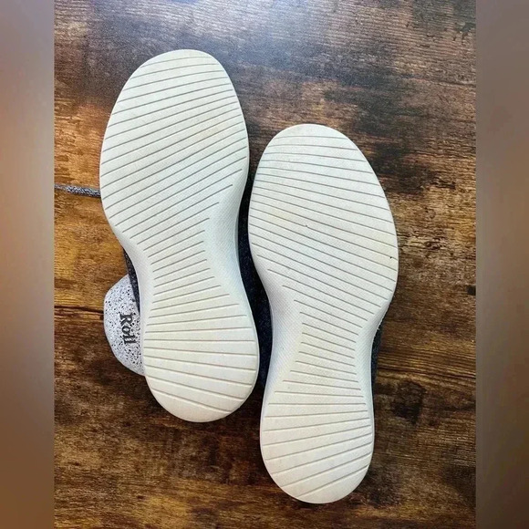 Allbirds woman’s Wool Runner sneakers. Size: 9. - Picture 14 of 14